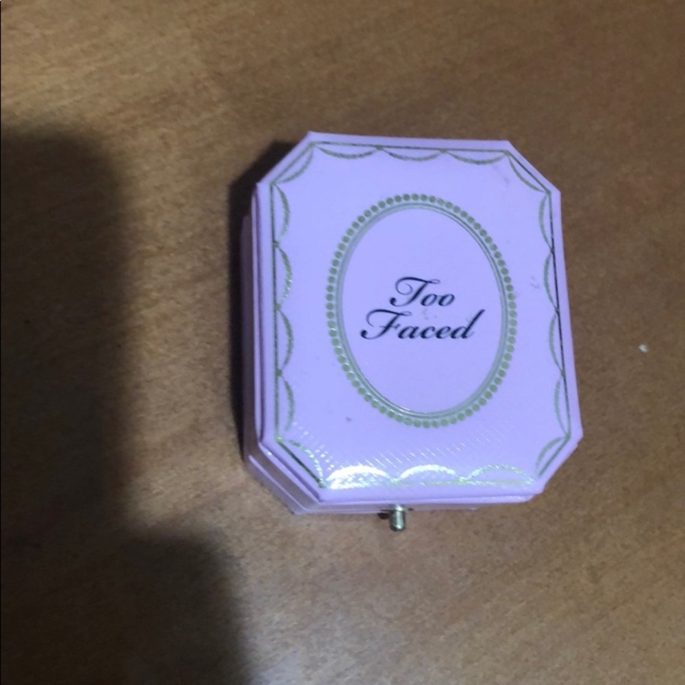 Too faced highlighter